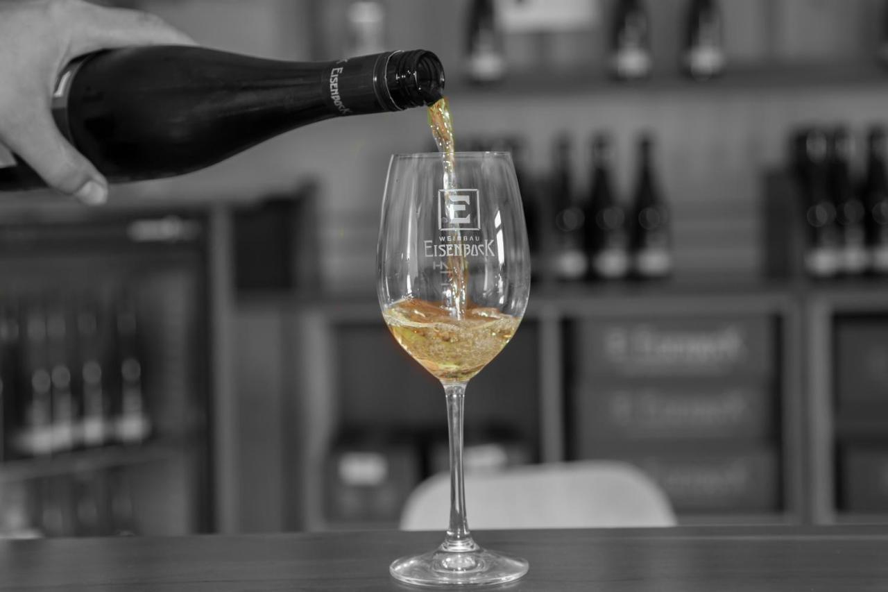 Ferienwohnung Am Weingut Eisenbock Strass  Екстер'єр фото